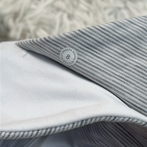 Lululemon Align Reversible Bra *Light Support, A/B Cups White / Wee Are From Spa - Picture 3 of 6